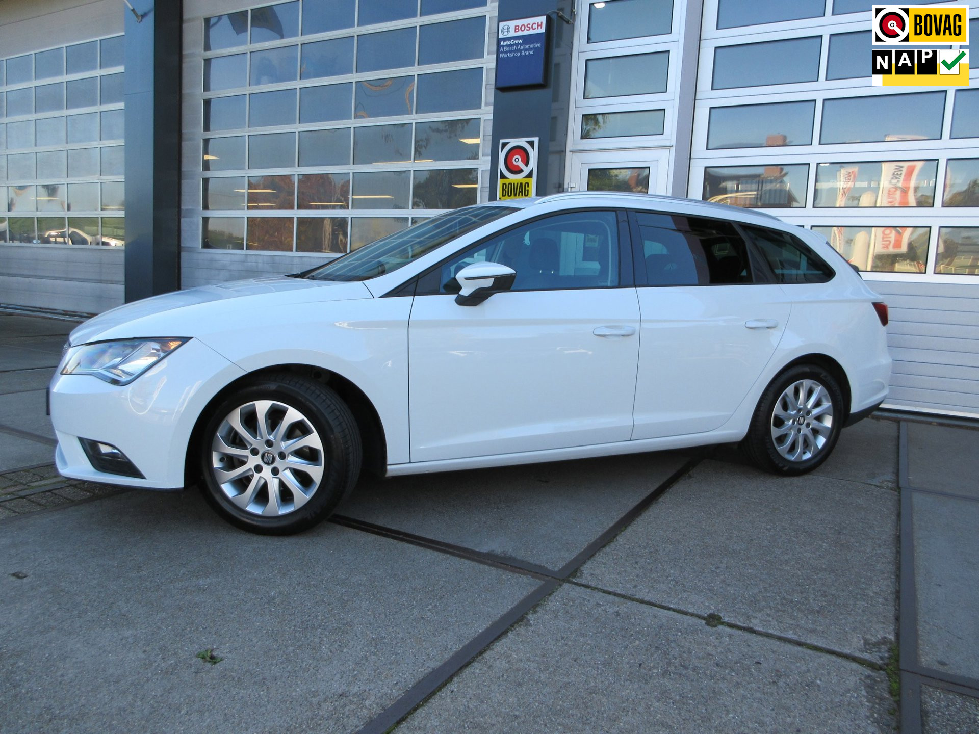 Seat Leon ST 1.0 EcoTSI Style Connect / Carplay / Navi / PDC / NL 2017 - voorkant