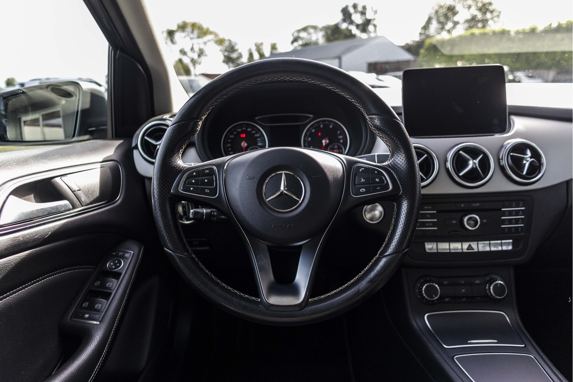 Foto van Mercedes-Benz B 200