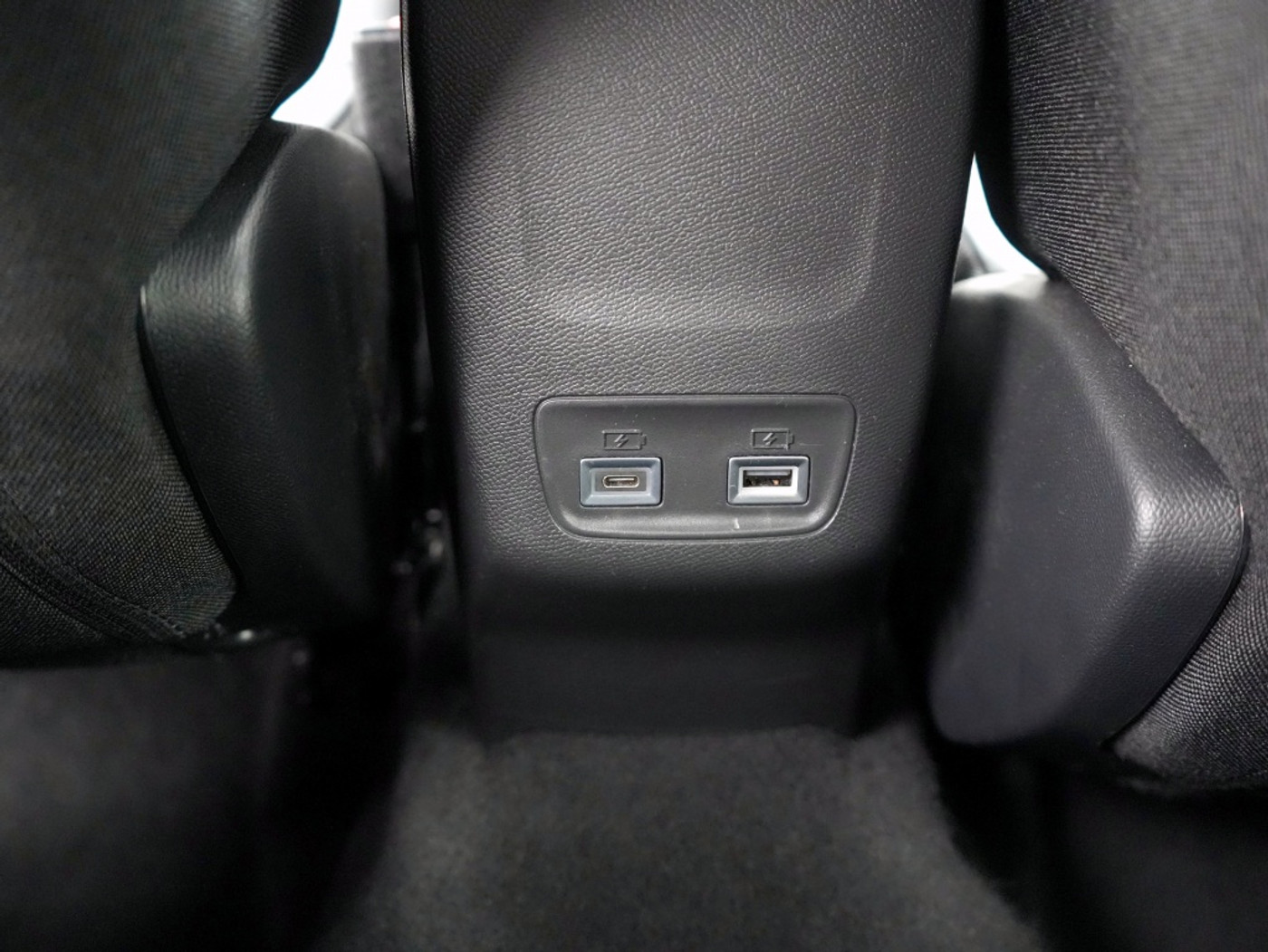 Foto van Peugeot E-208