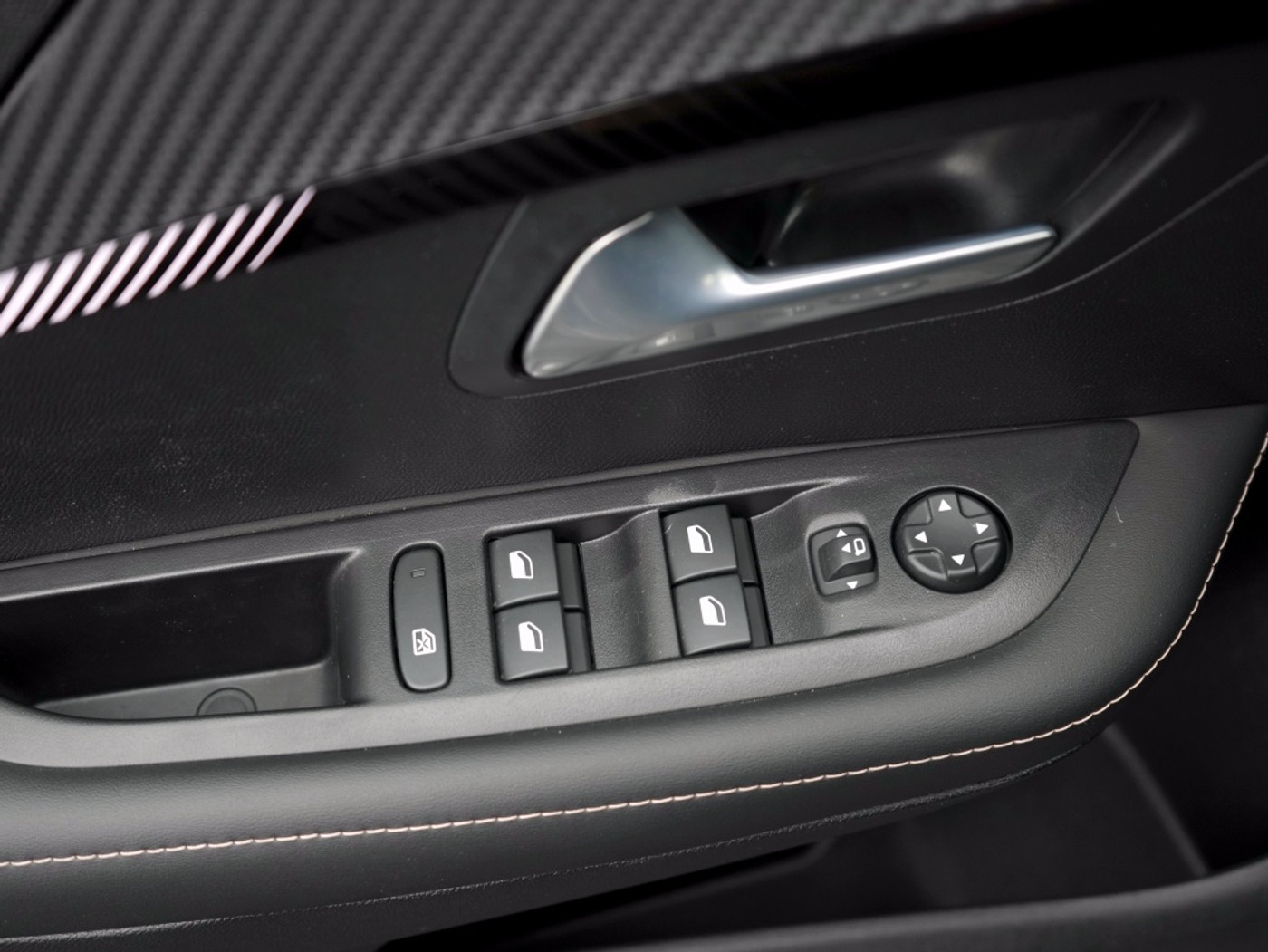 Foto van Peugeot E-208