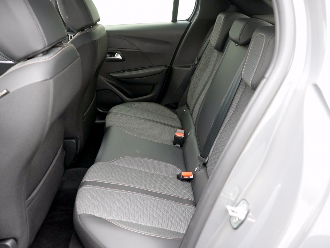 Foto van Peugeot E-208