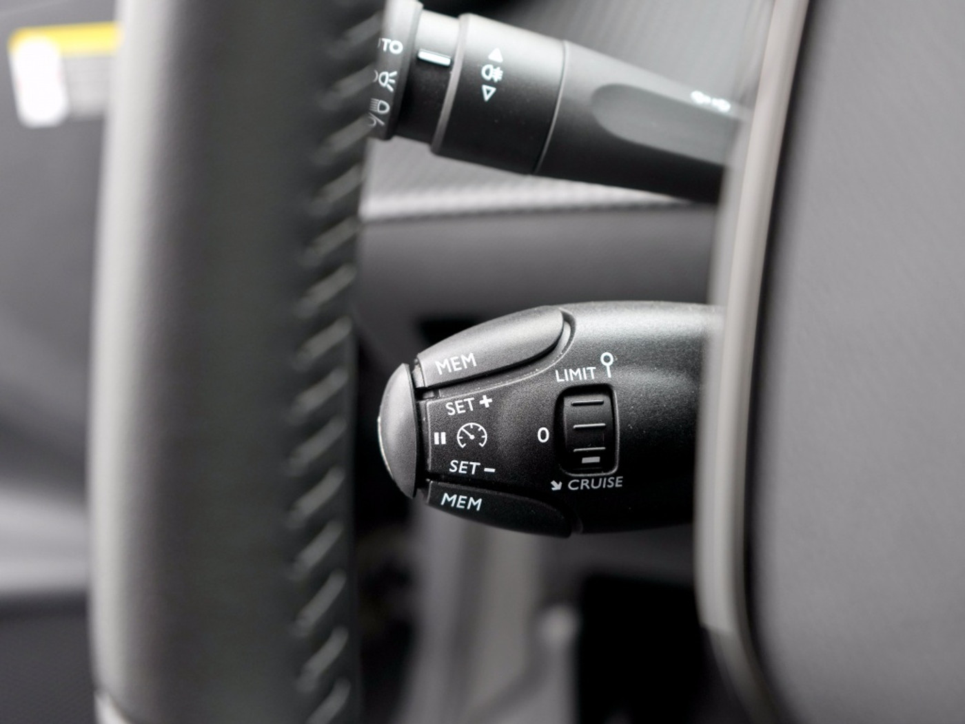 Foto van Peugeot E-208
