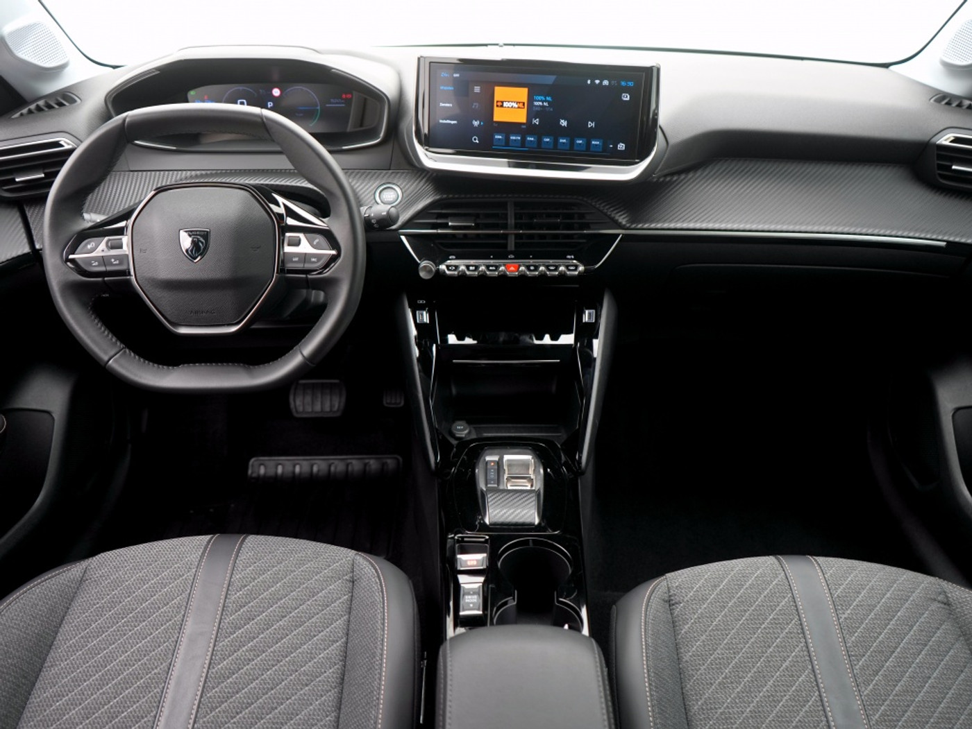Foto van Peugeot E-208
