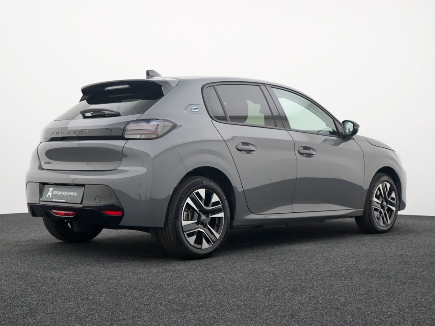Foto van Peugeot E-208