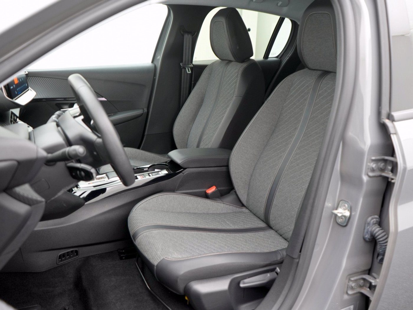 Foto van Peugeot E-208
