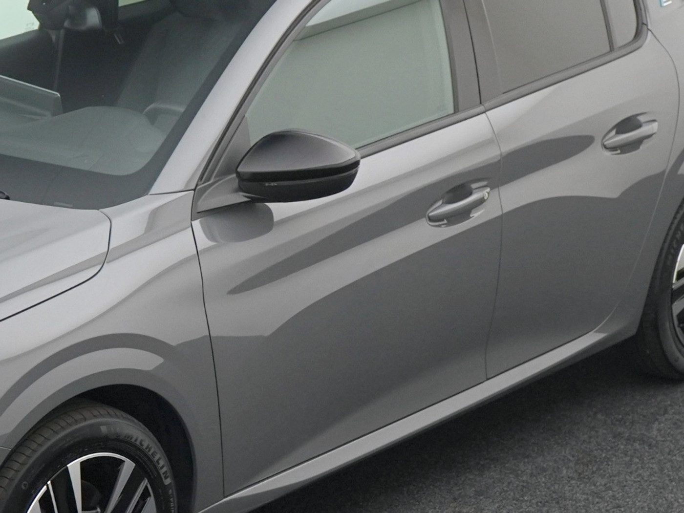 Foto van Peugeot E-208
