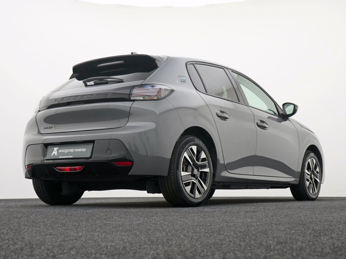 Foto van Peugeot E-208
