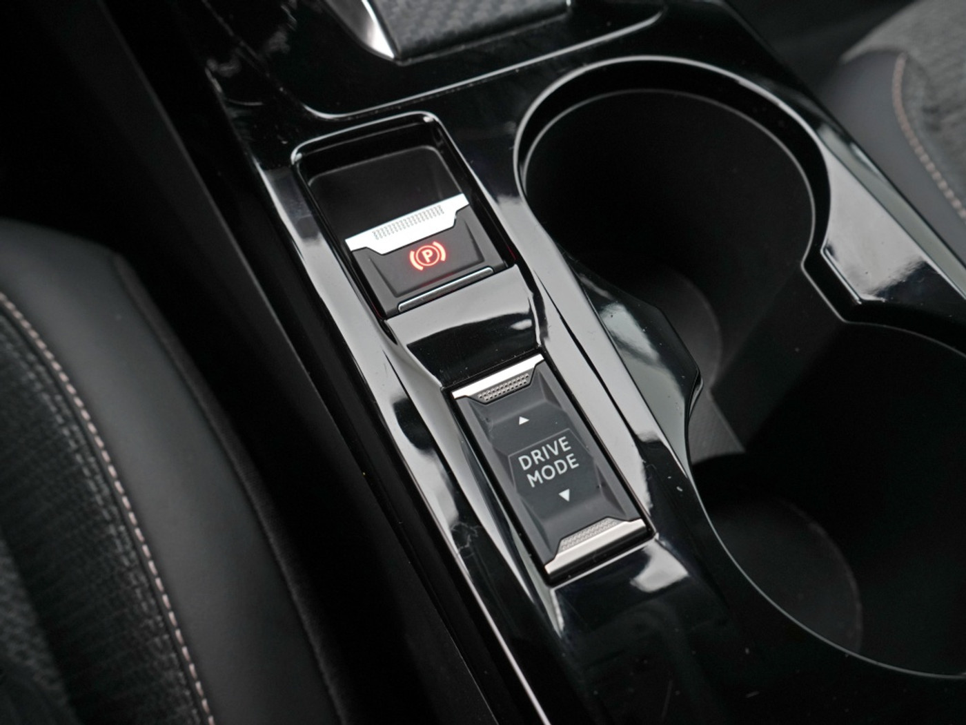 Foto van Peugeot E-208