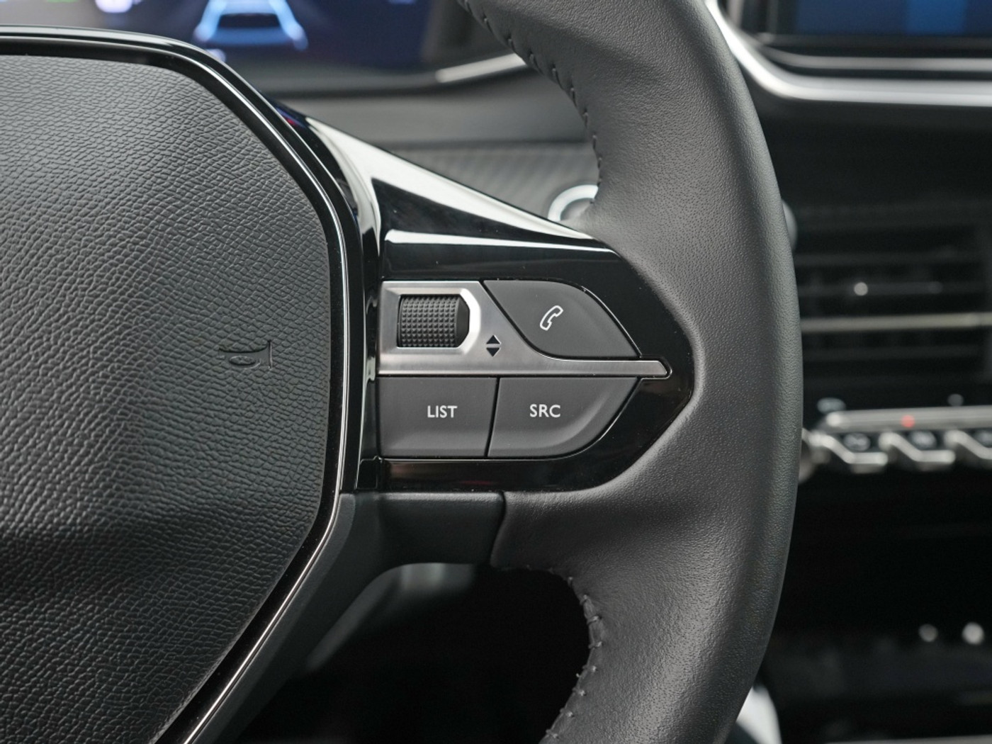 Foto van Peugeot E-208