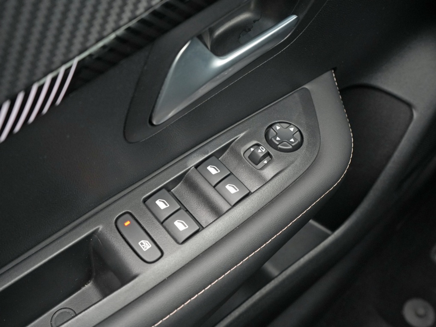 Foto van Peugeot E-208