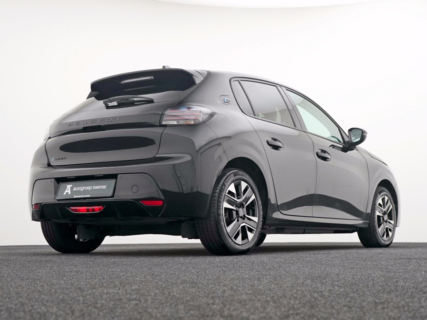 Foto van Peugeot E-208