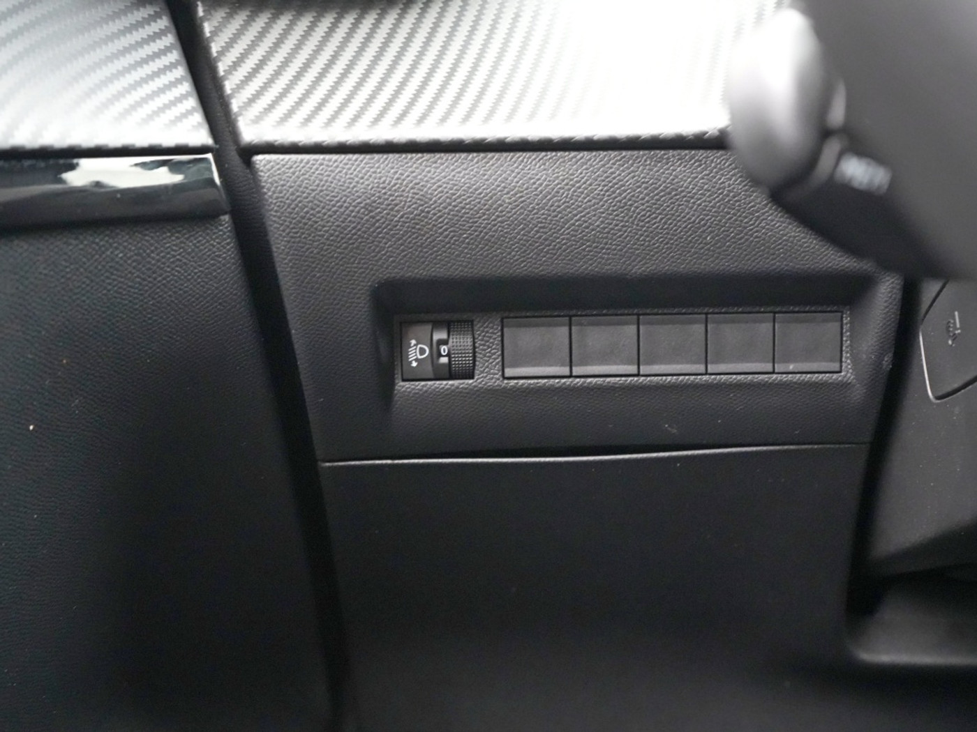 Foto van Peugeot E-208