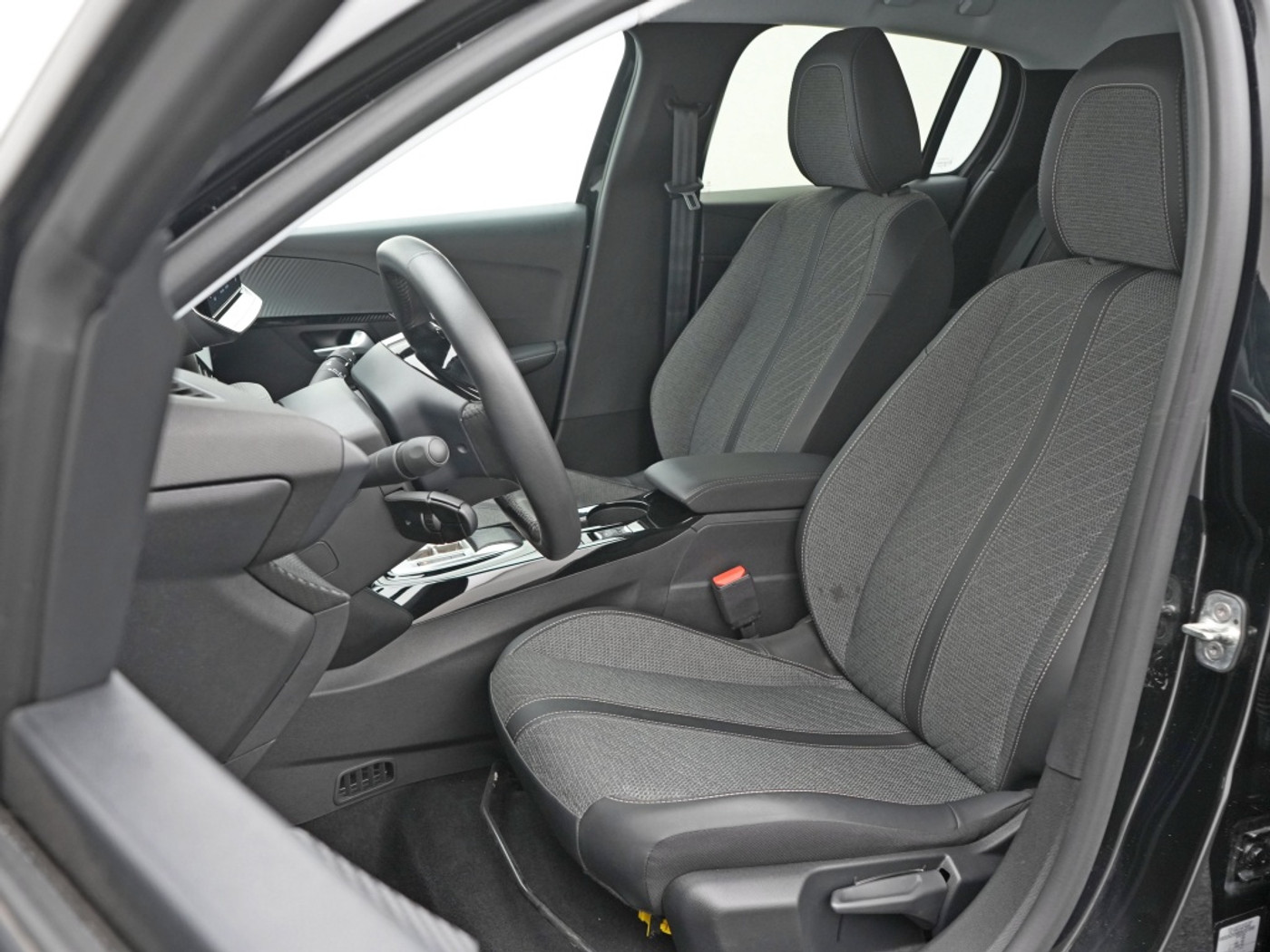 Foto van Peugeot E-208