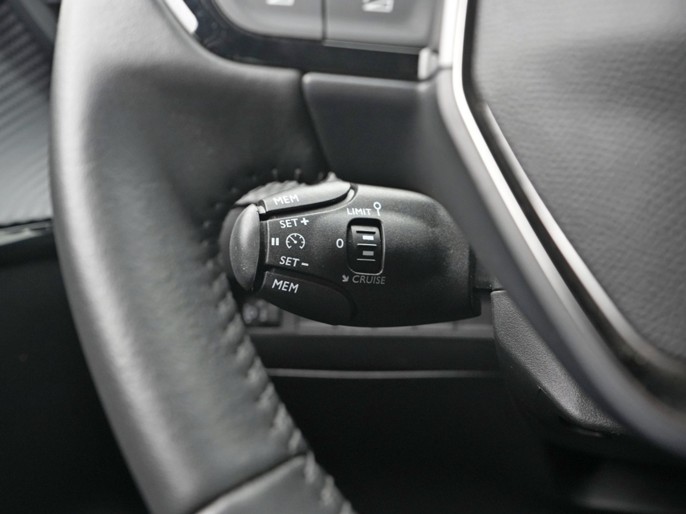 Foto van Peugeot E-208