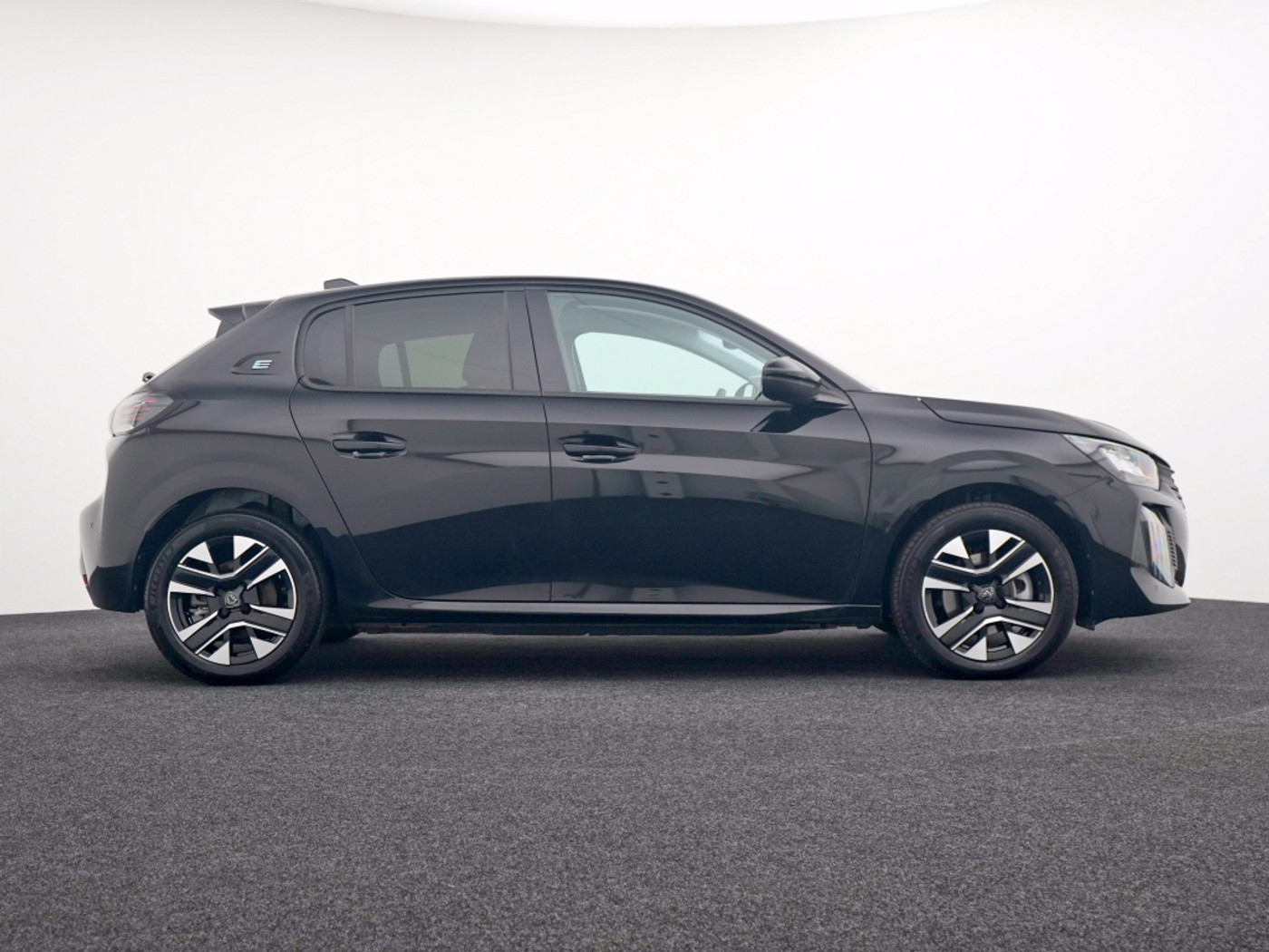 Foto van Peugeot E-208