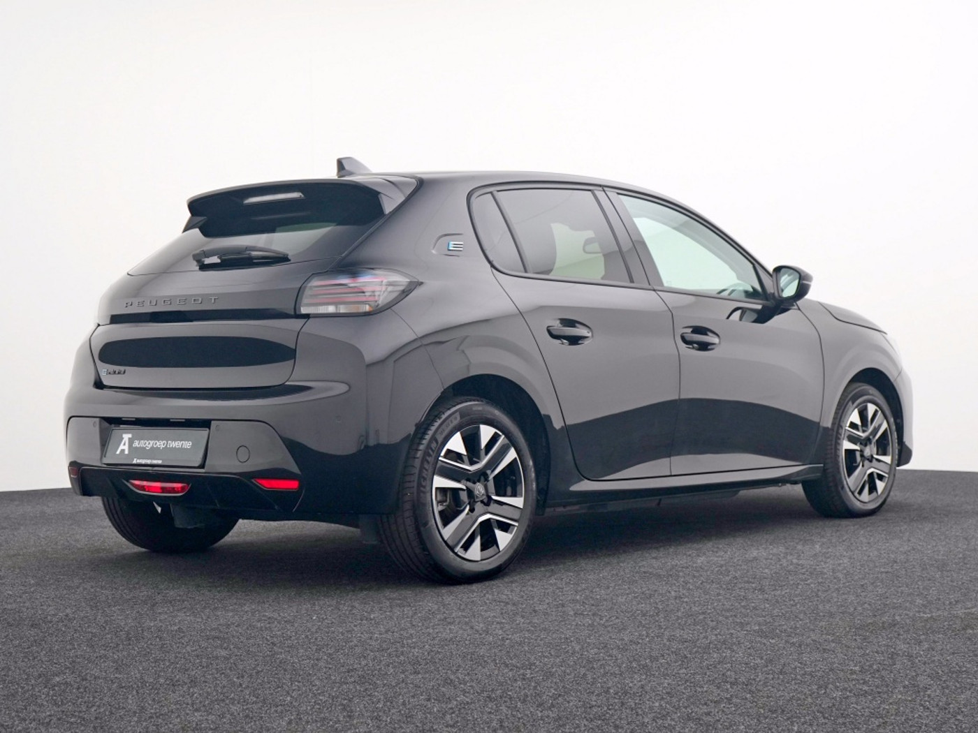 Foto van Peugeot E-208