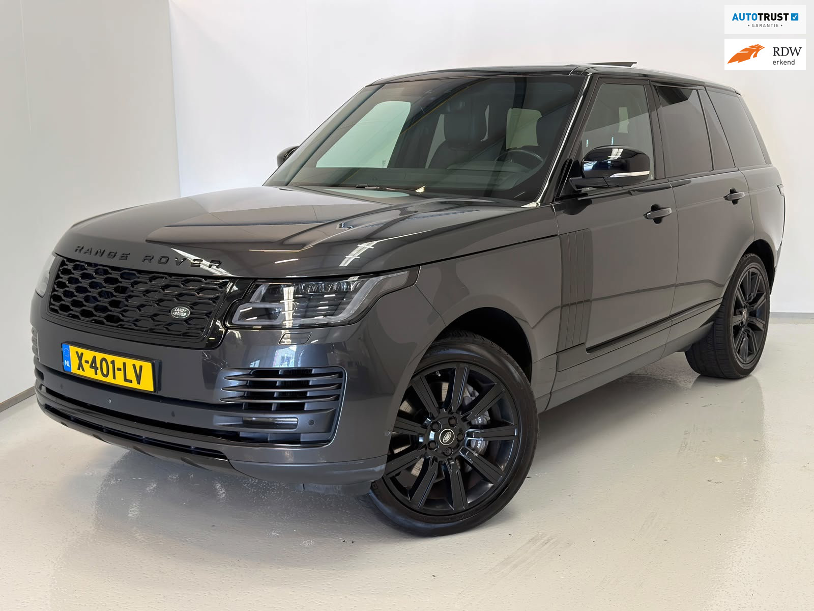 Land Rover Range Rover 2.0 P400e Vogue / Pano / Meridian / Memory 2018 - voorkant