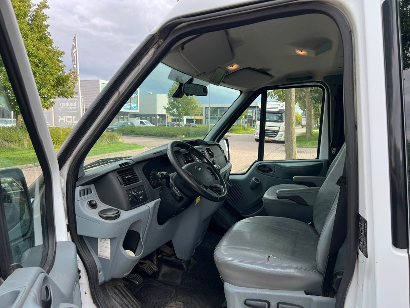 Foto van Ford Transit 350m DC 200dpf 3,58