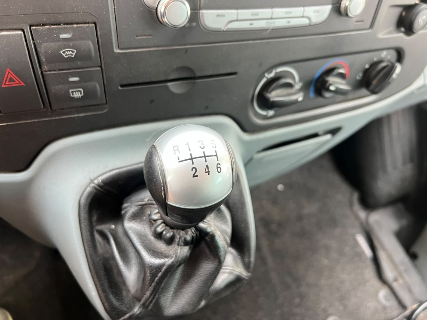 Foto van Ford Transit 350m DC 200dpf 3,58