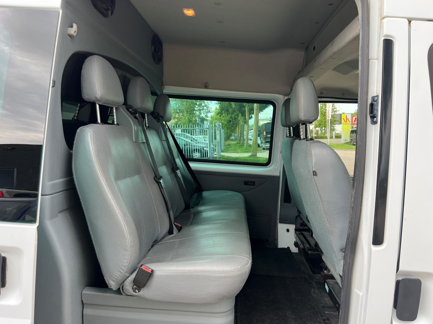Foto van Ford Transit 350m DC 200dpf 3,58