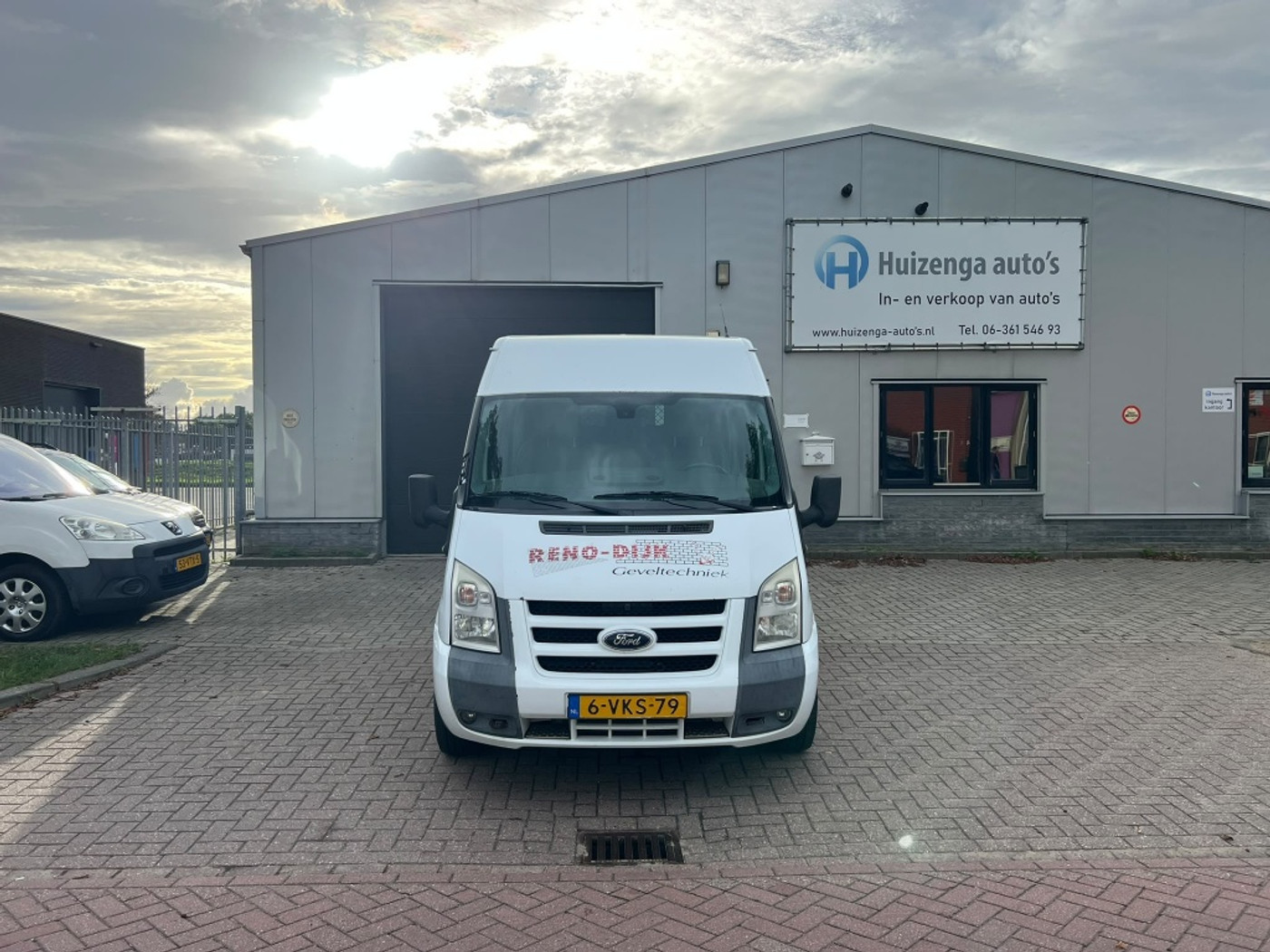 Foto van Ford Transit 350m DC 200dpf 3,58