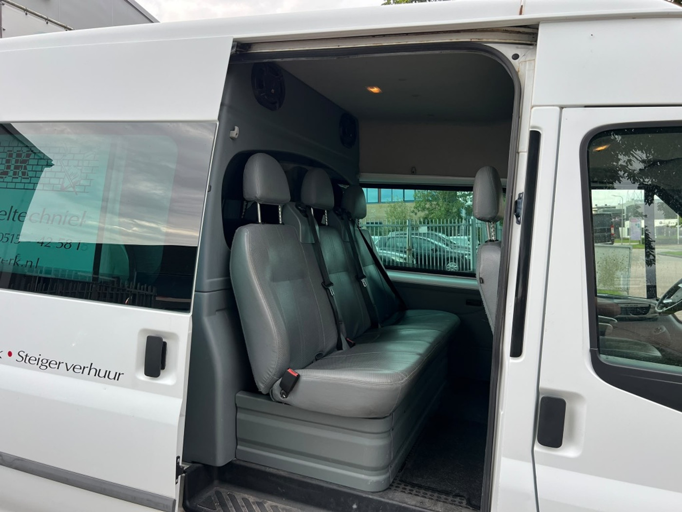 Foto van Ford Transit 350m DC 200dpf 3,58