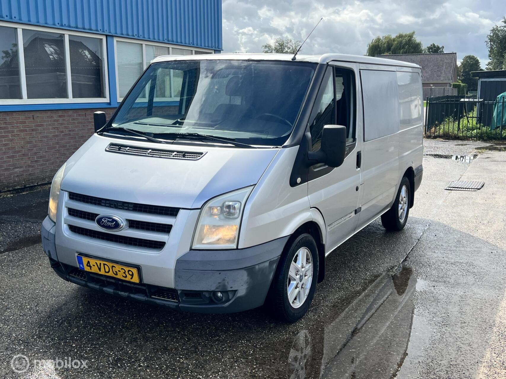 Foto van Ford Transit 260s Van LR 115 4.36