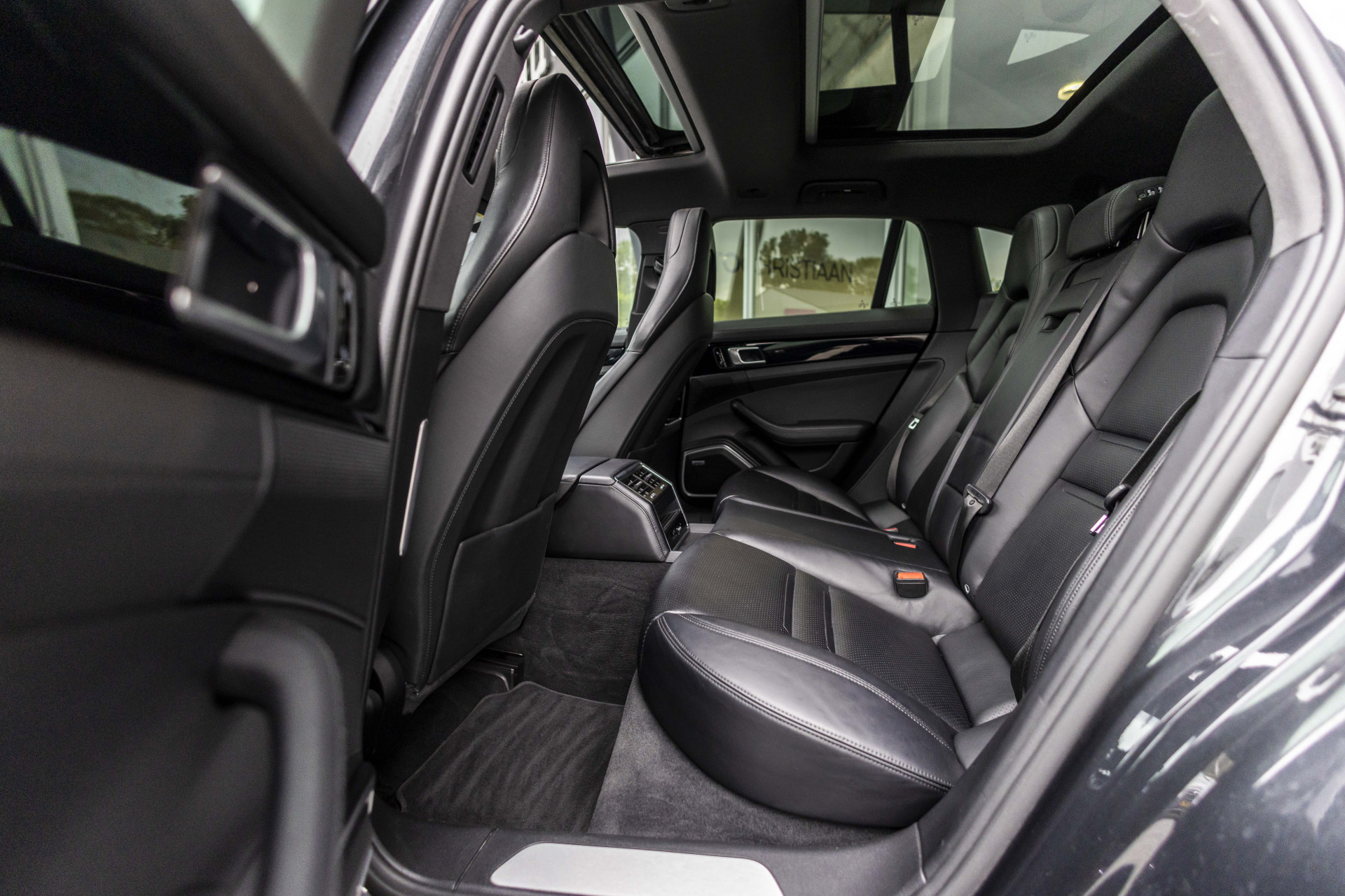 Foto van Porsche Panamera 4 E-hybrid