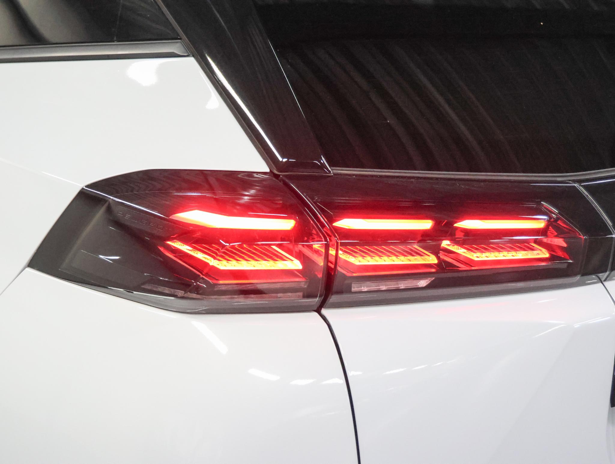 Foto van Peugeot E-2008