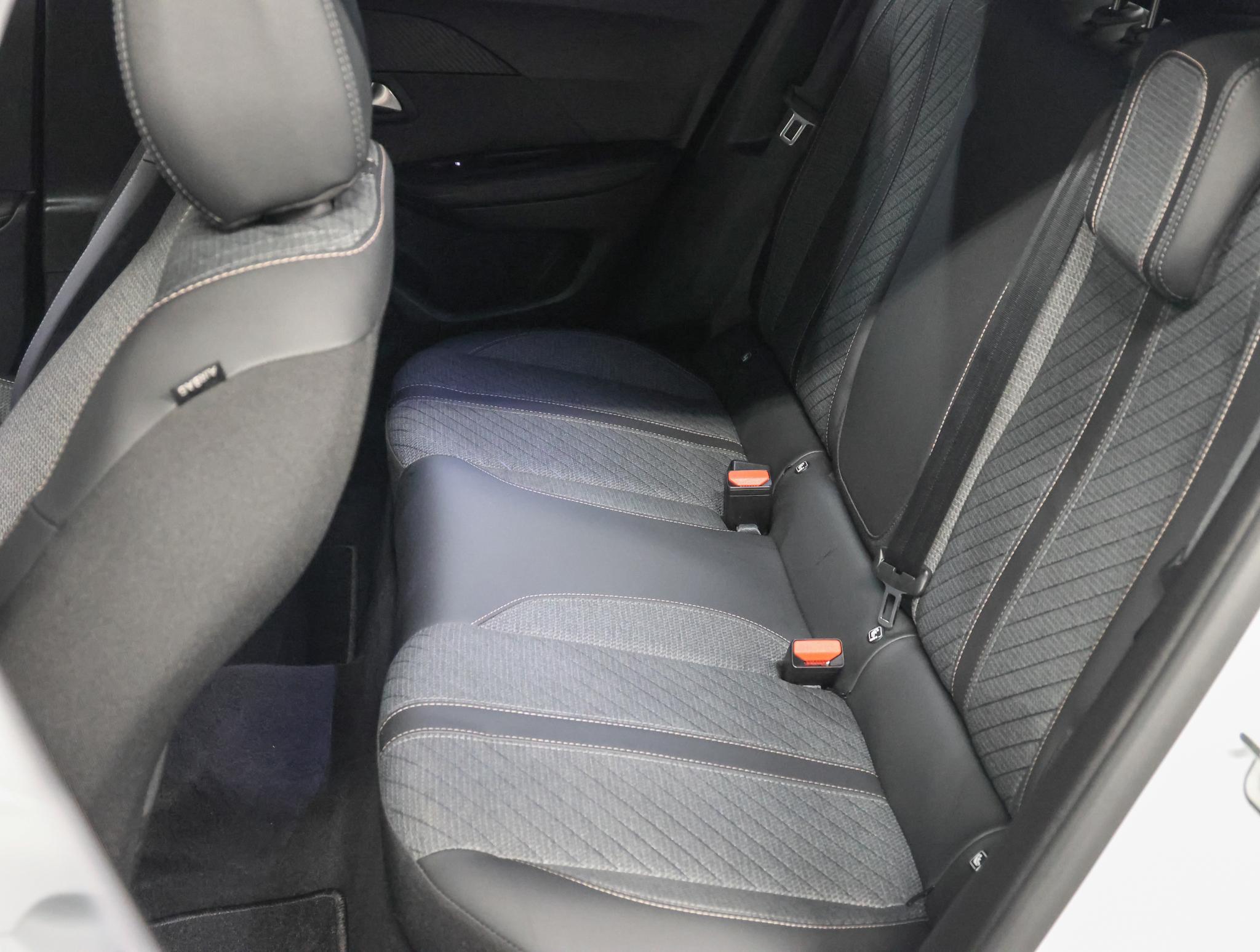 Foto van Peugeot E-2008