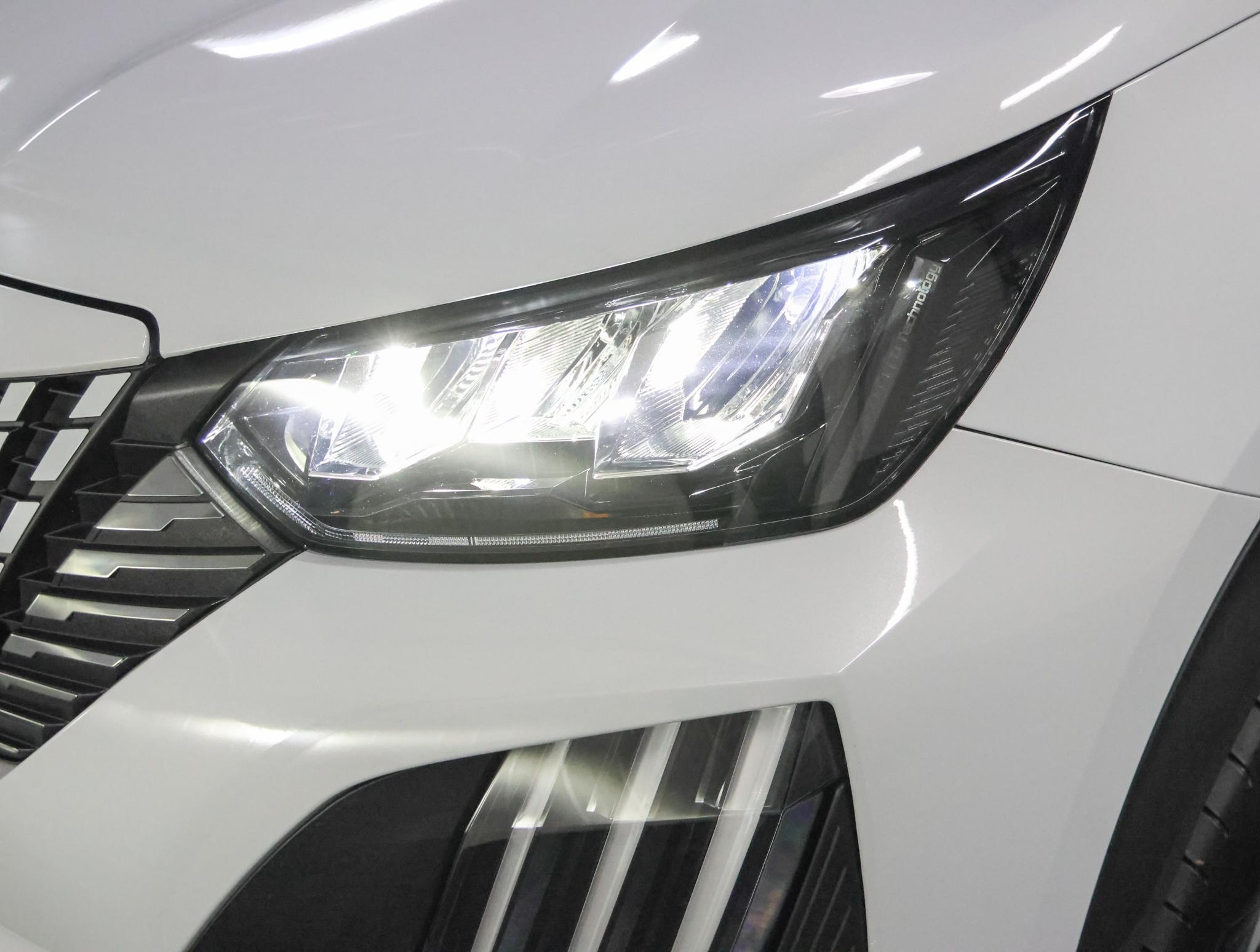 Foto van Peugeot E-2008