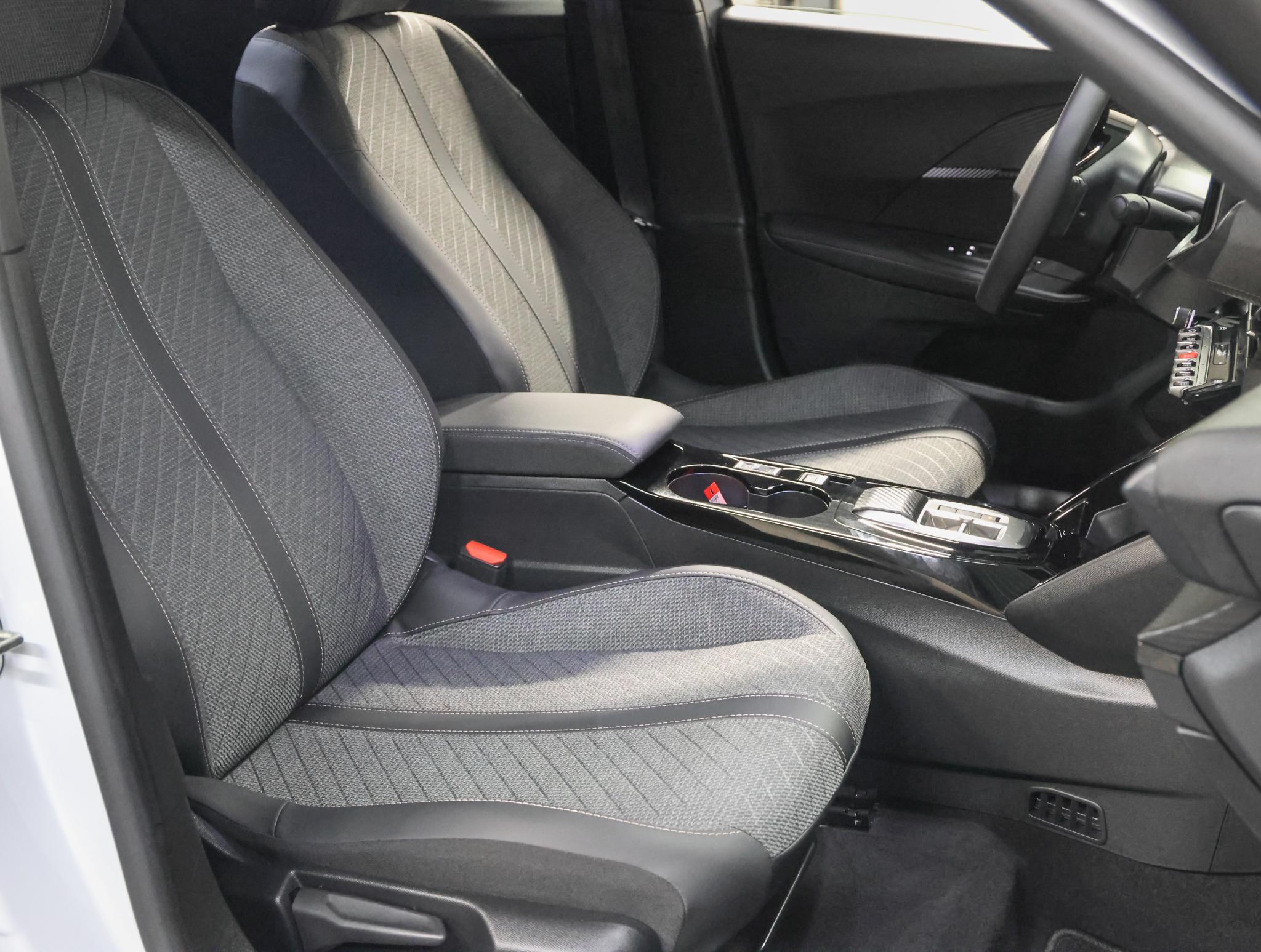 Foto van Peugeot E-2008