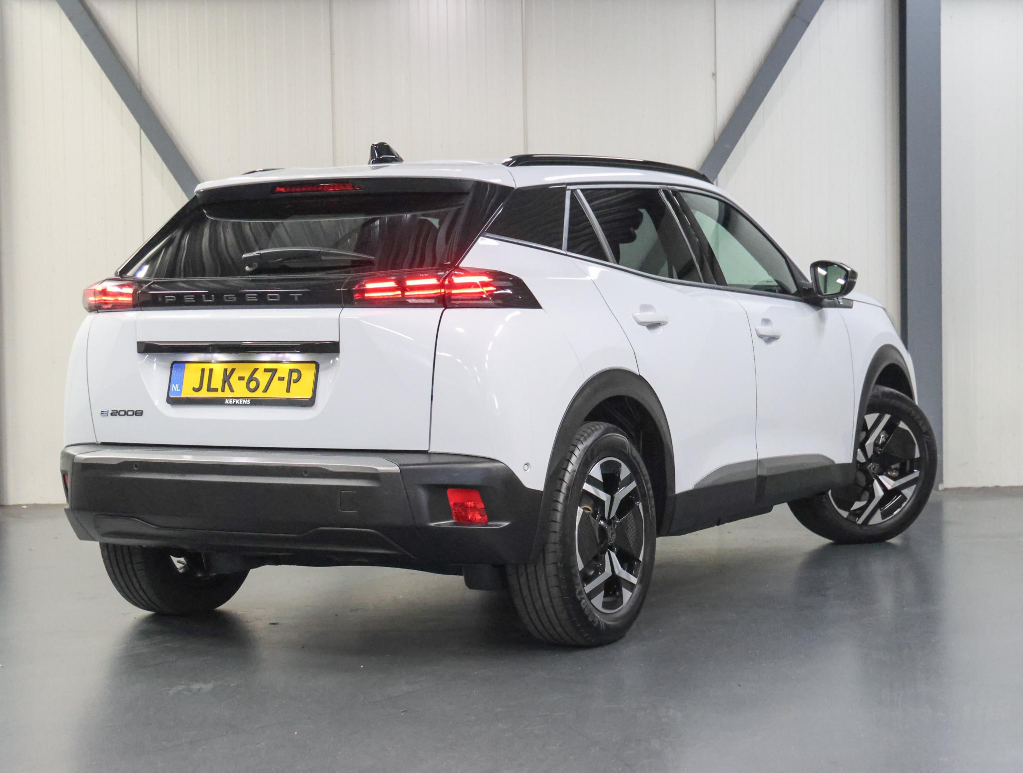 Foto van Peugeot E-2008