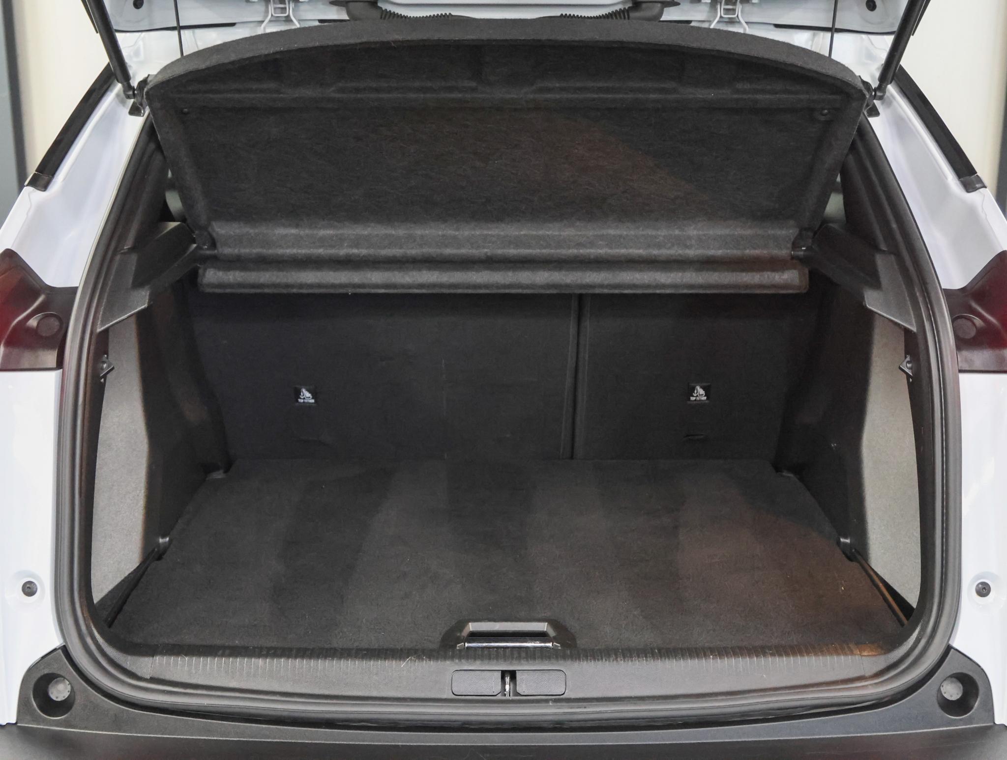 Foto van Peugeot E-2008