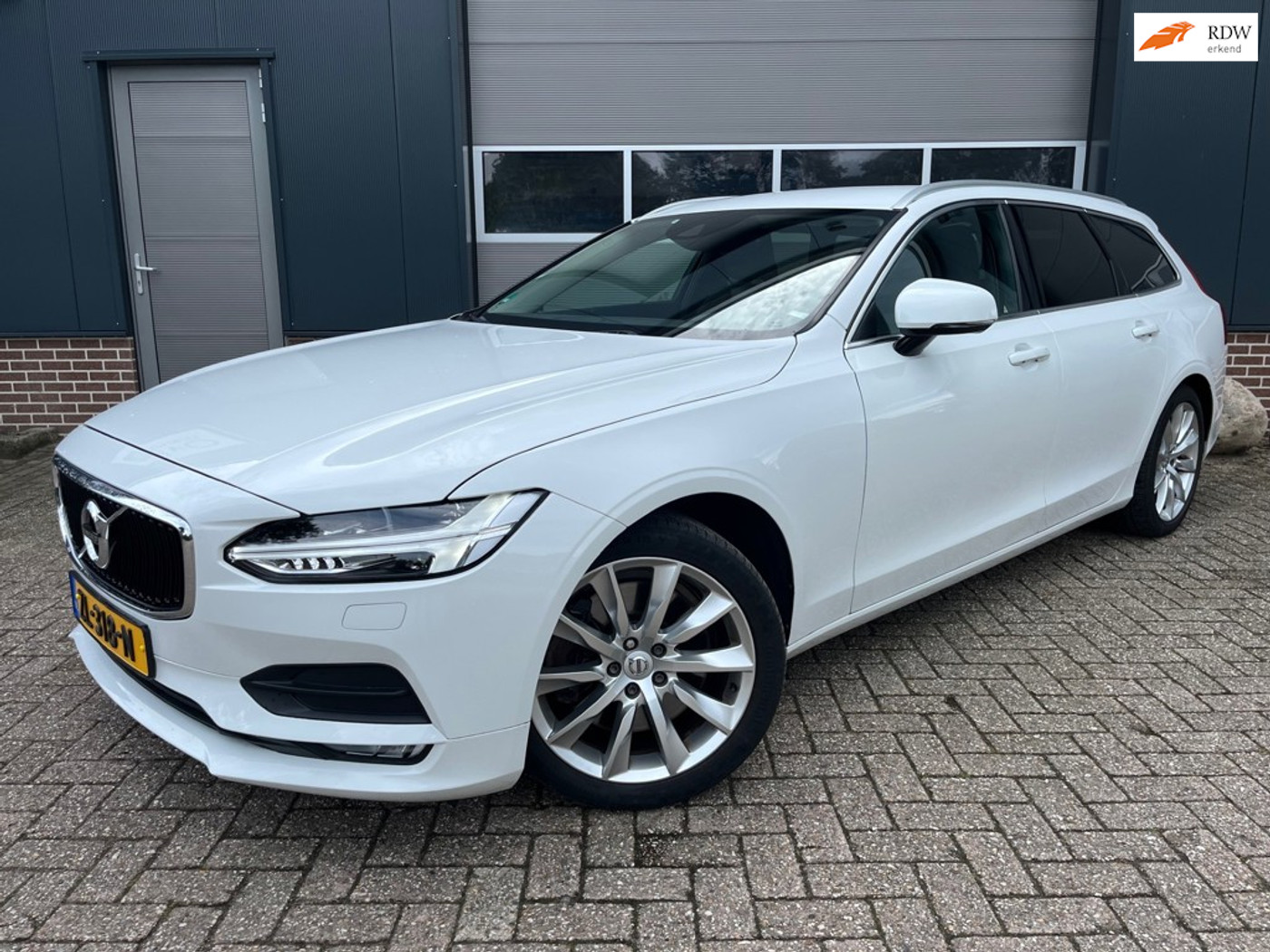 Volvo V90 2.0 T4 R-Design-Trekhaak-Keyless-Navi-Automaat! 2018 - voorkant