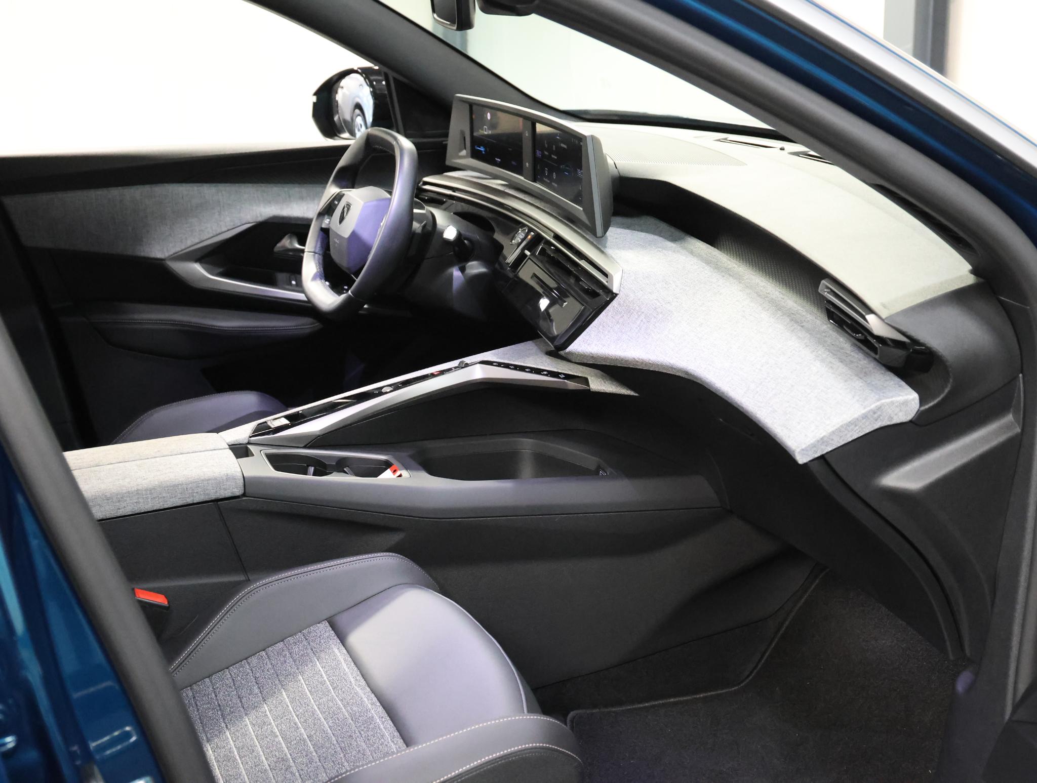 Foto van Peugeot E-3008