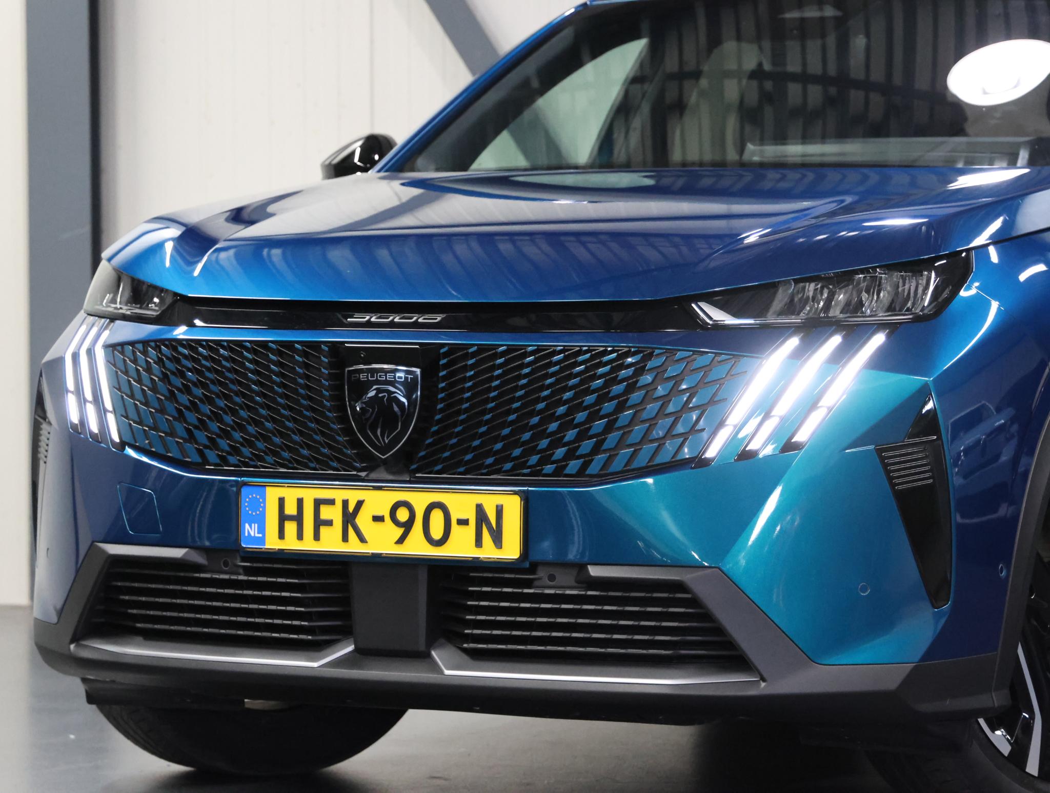 Foto van Peugeot E-3008