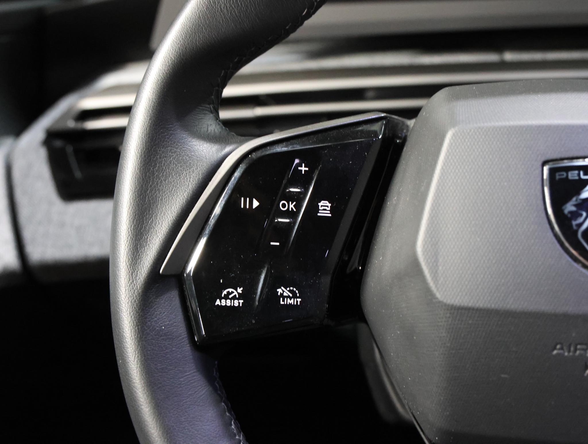 Foto van Peugeot E-3008