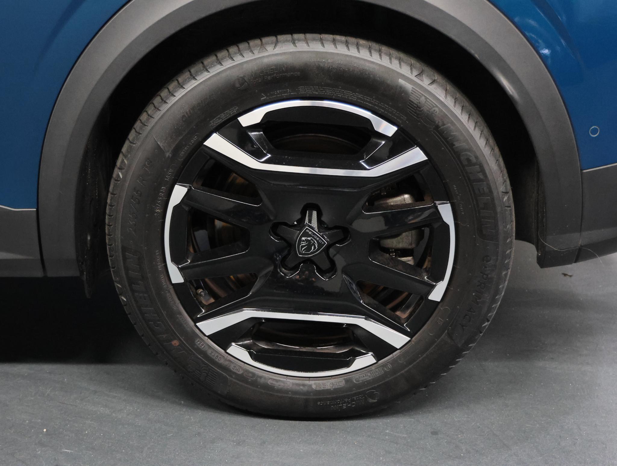 Foto van Peugeot E-3008