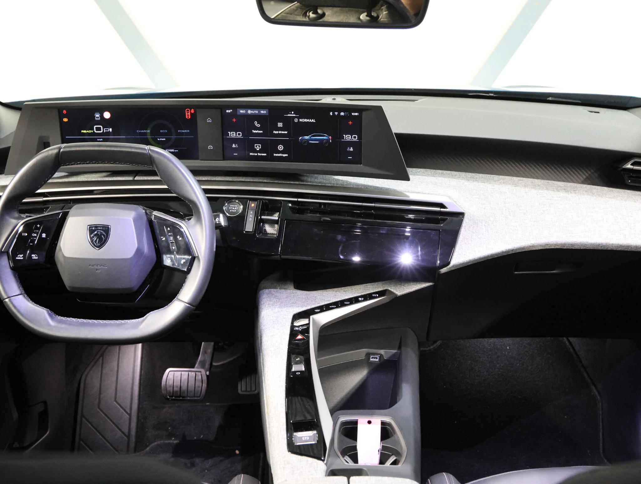 Foto van Peugeot E-3008
