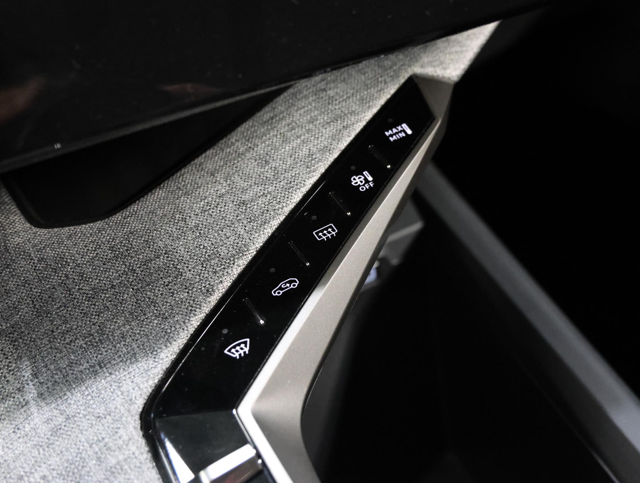 Foto van Peugeot E-3008