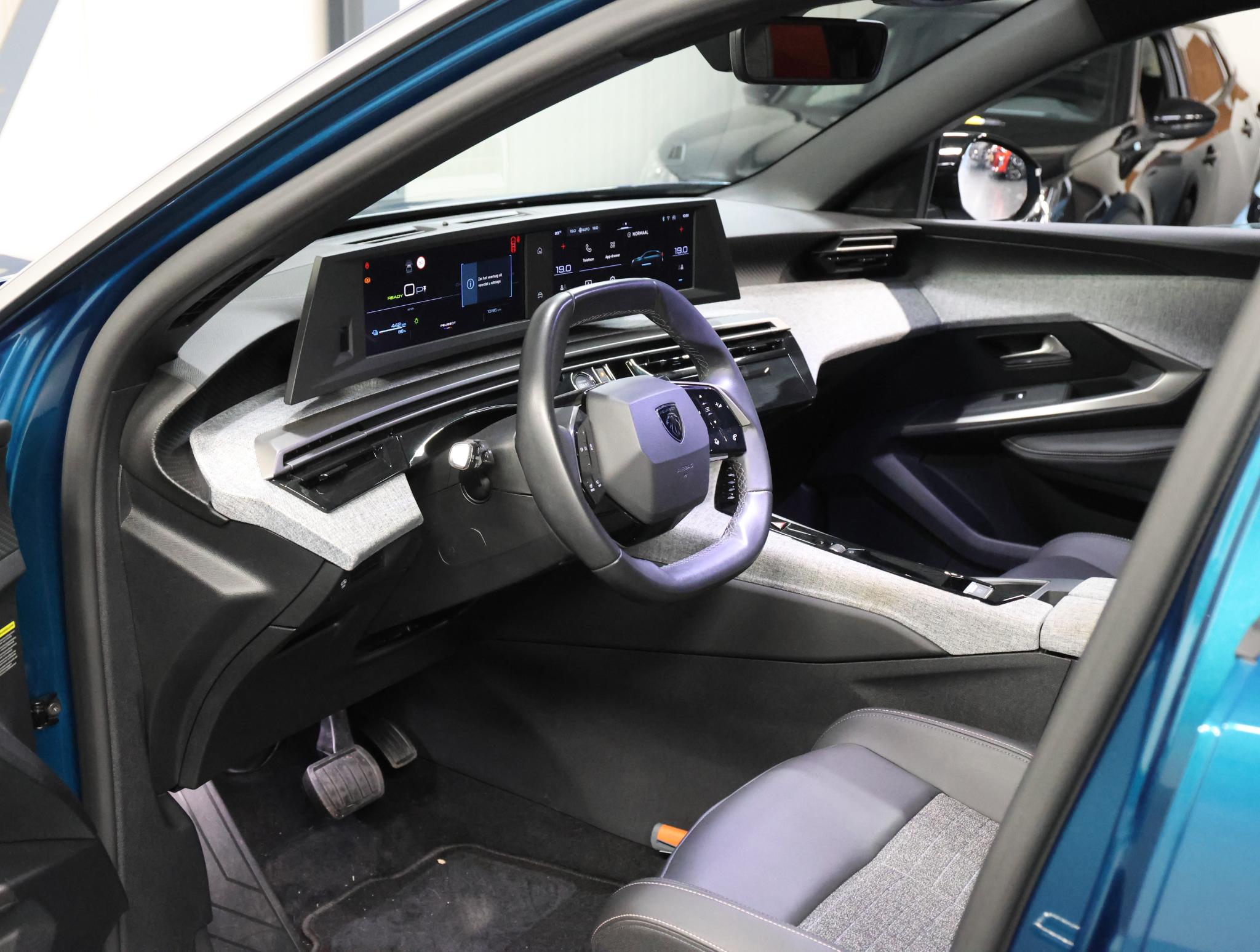 Foto van Peugeot E-3008