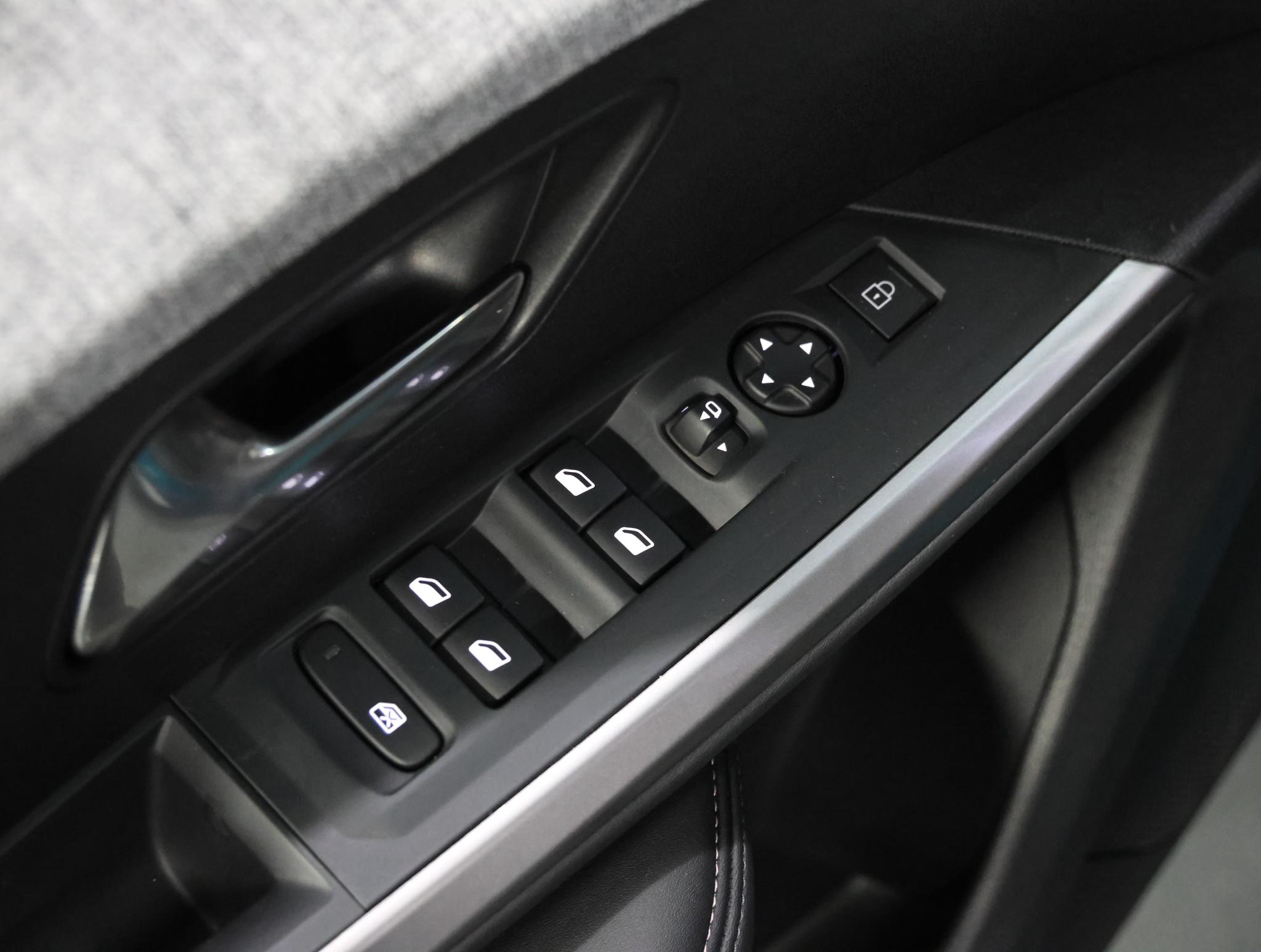 Foto van Peugeot E-3008