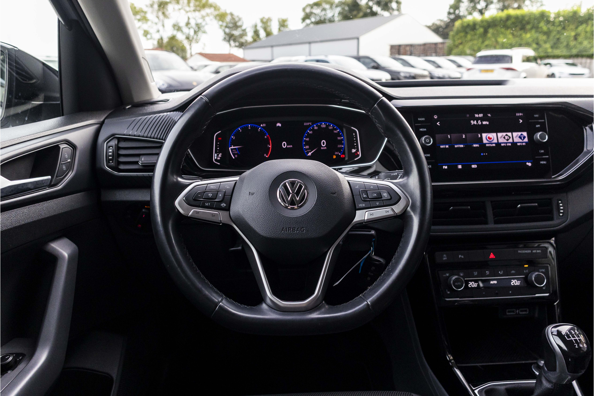 Foto van Volkswagen T-cross