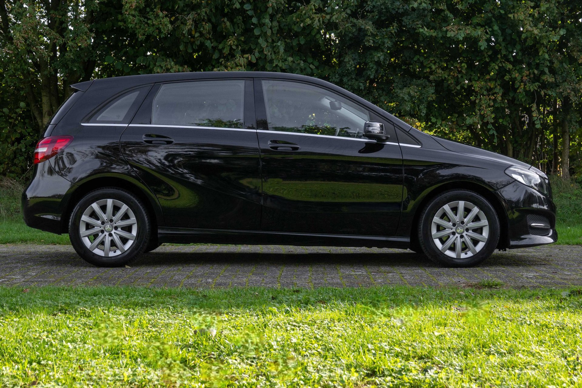 Foto van Mercedes-Benz B 180