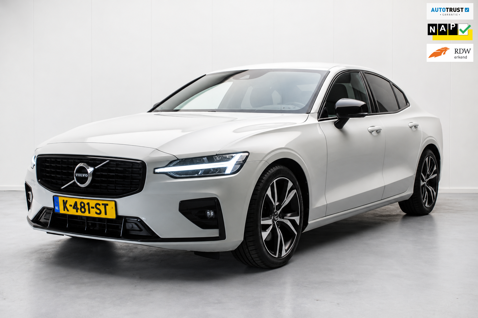 Volvo S60 2.0 B3 R-Design Black Pack NL-auto [ Massage Stoelkoeling/verwarming Harman-Kardon Nappa Memory Pilot Assist DAB ] 2021 - voorkant