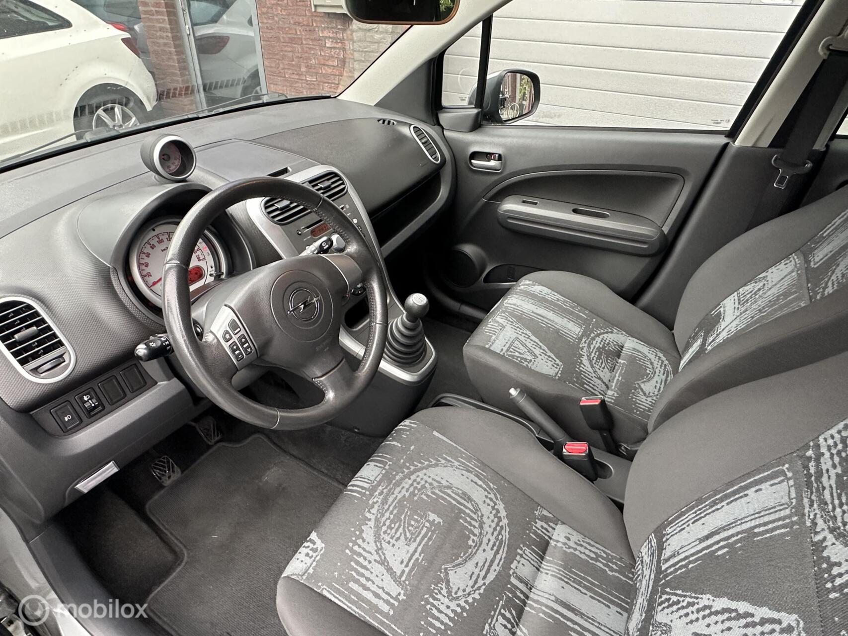 Foto van Opel Agila