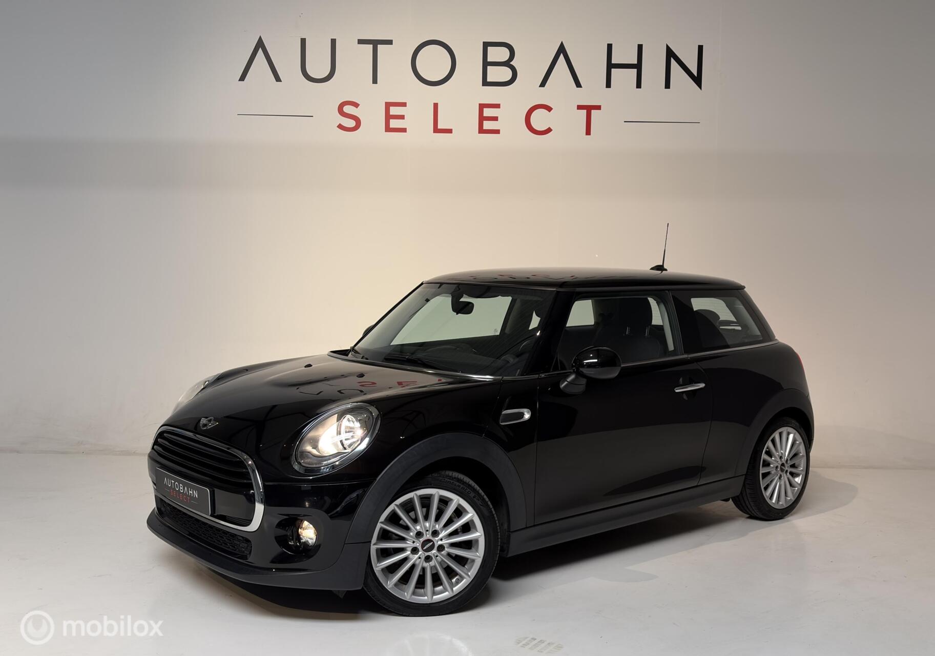 Mini Cooper 1.5 Cooper Business/ org NL/ 17"/ Cruise/ navi 2017 - voorkant