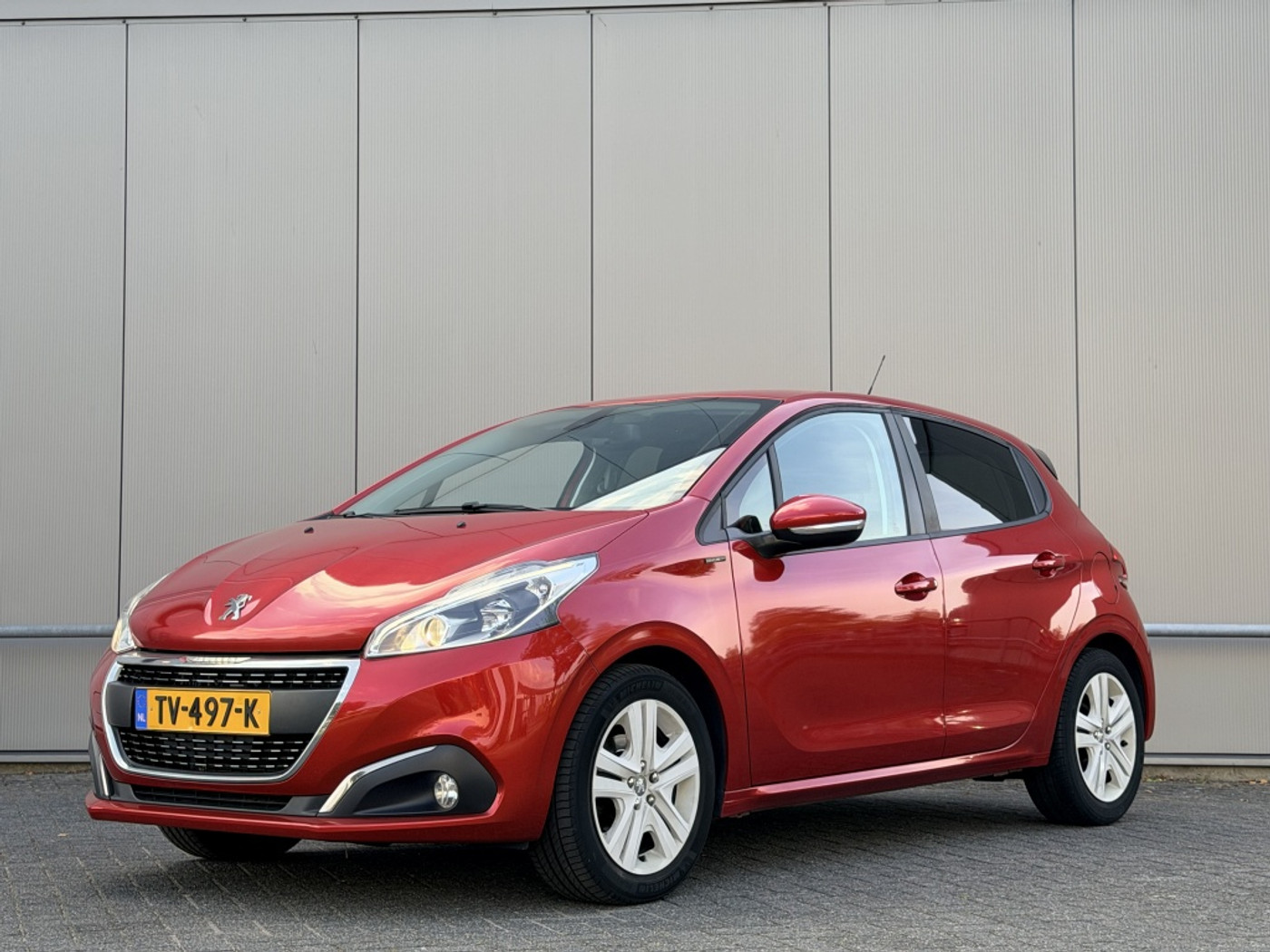 Peugeot 208 1.2 PureT. Signature 2018 - voorkant