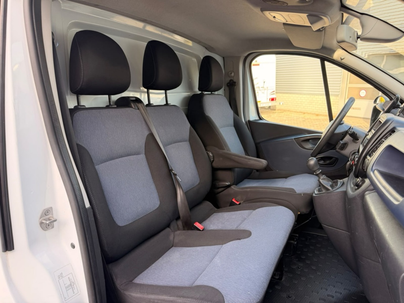 Foto van Opel Vivaro-b
